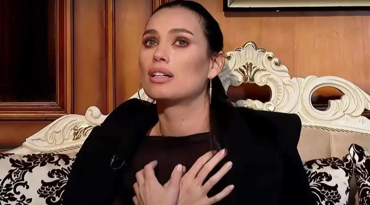 Alina Pușcău cu ochii în lacrimi
