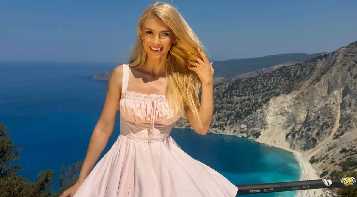 Cum a apărut Andreea Bălan pe plajele din Grecia: „Îmi protejez pielea cât pot de bine”