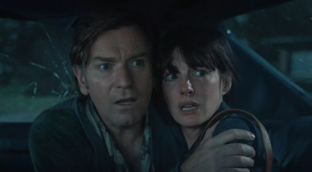 Anne Hathaway în filmul „Capătul Străzii Stejar”