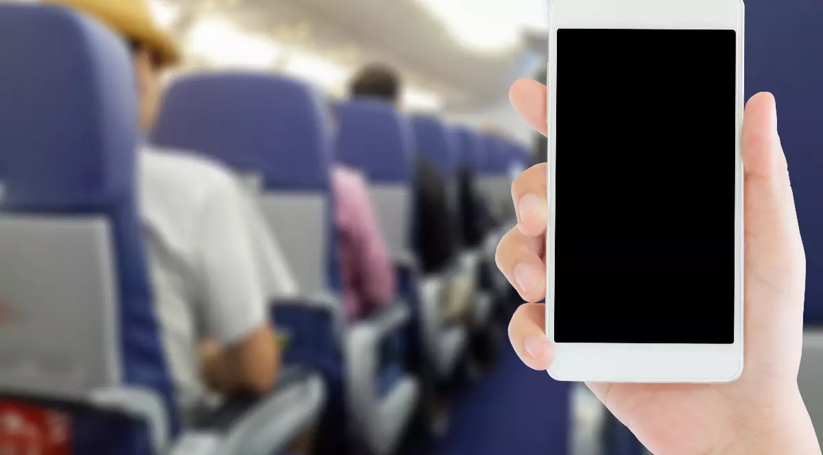un telefon descărcat într-un avion