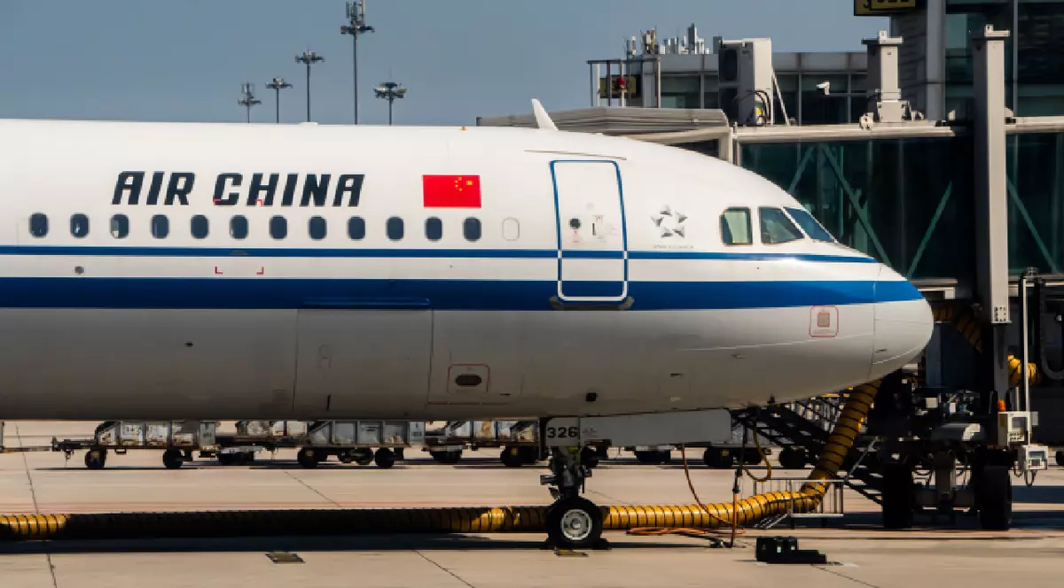 Airbusul A321 al companiei Air China, staționat la aeroport