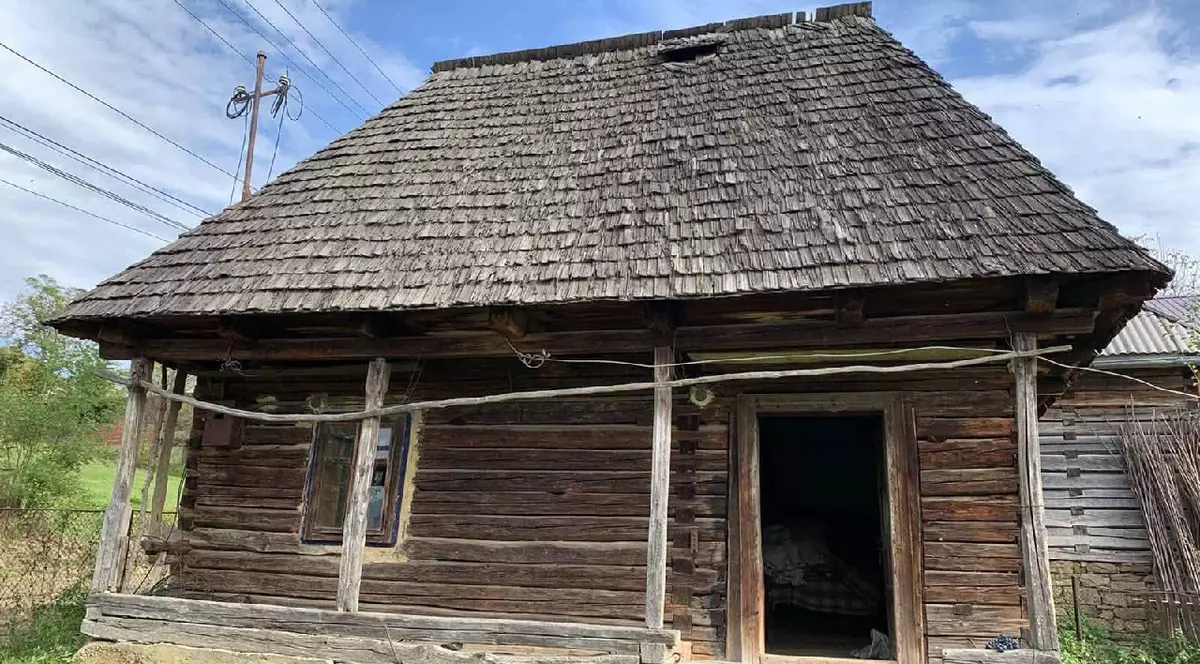 Casa veche de 100 de ani din Maramures, de vânzare