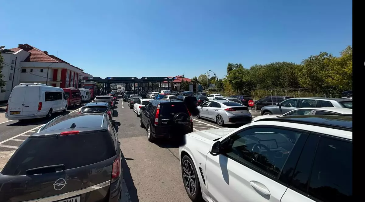 Cozi la vama Sculeni Captură Facebook/ Trafic Vama Sculeni Moldova