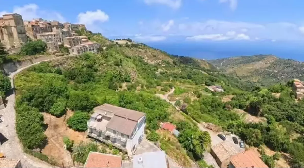 Locul unde se află casa cuplului. Travel Beans/ YouTube