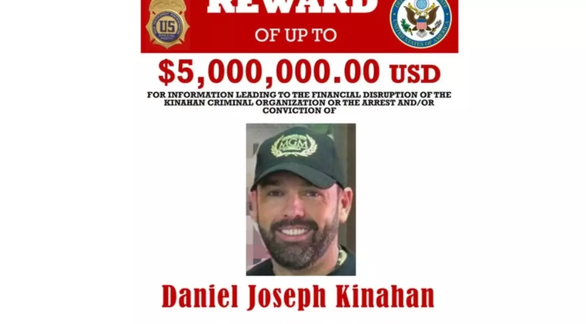 Imaginea este un afiș oficial emis de autoritățile americane prin care se oferă o recompensă de până la 5 milioane de dolari pentru informații ce duc la arestarea sau condamnarea lui Daniel Joseph Kinahan și la destructurarea organizației sale infracționale.