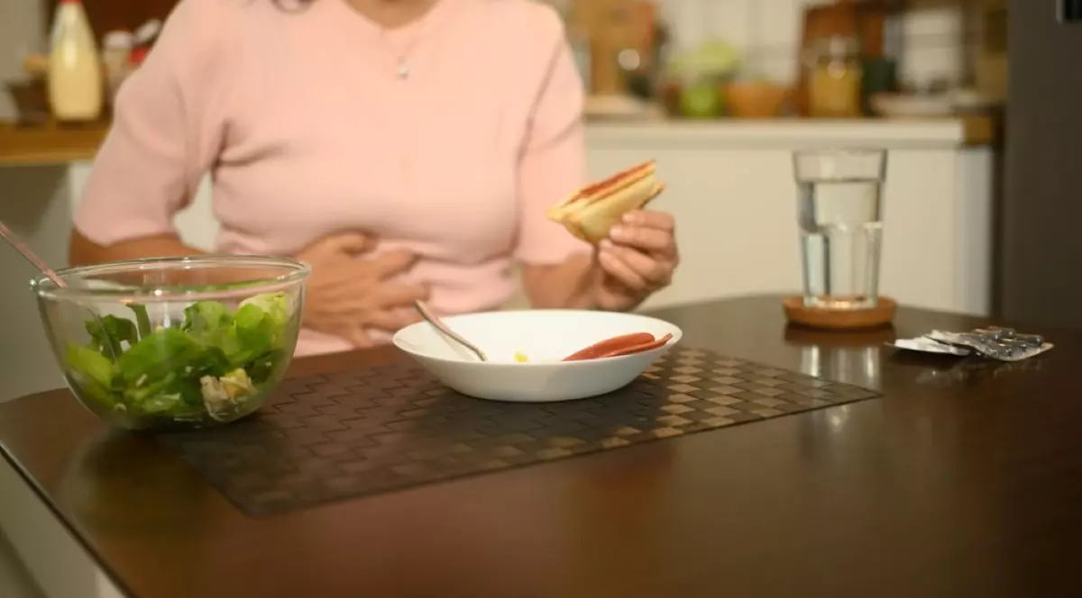 De ce te balonezi după masă - obiceiuri care contribuie la disconfort. Sursă foto: Shutterstock