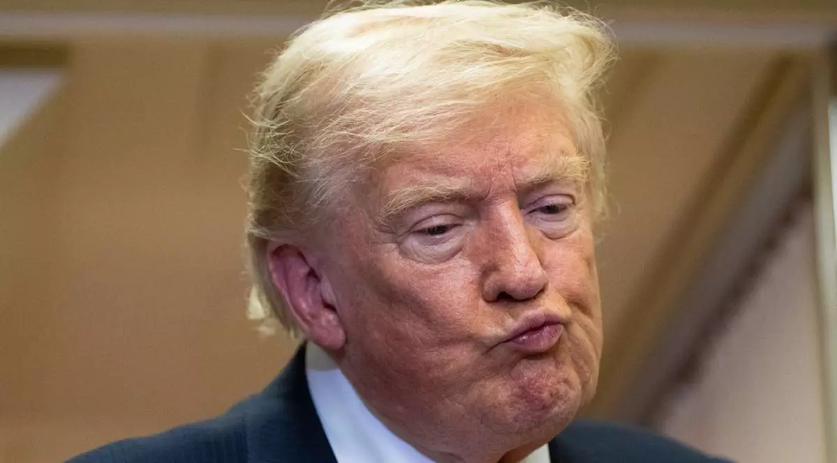 Președintele SUA Donald Trump surprins când se strâmba