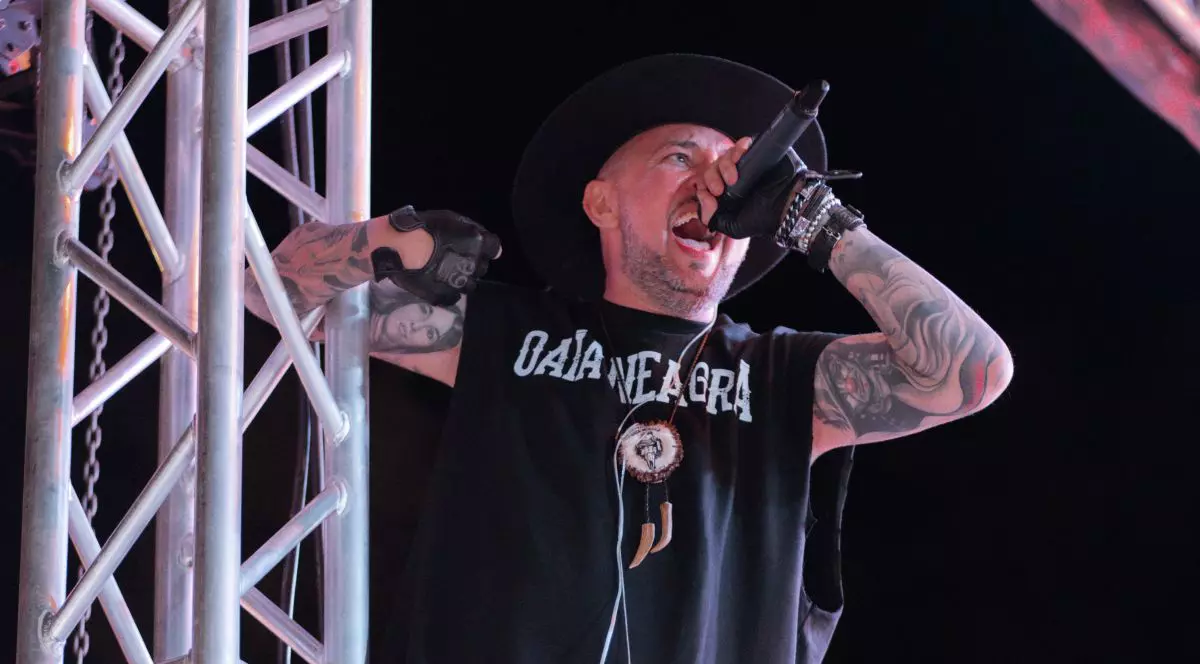F. Charm (Bogdan Florin Vlăsceanu) pe schelele scenei la concertul din Bucovina