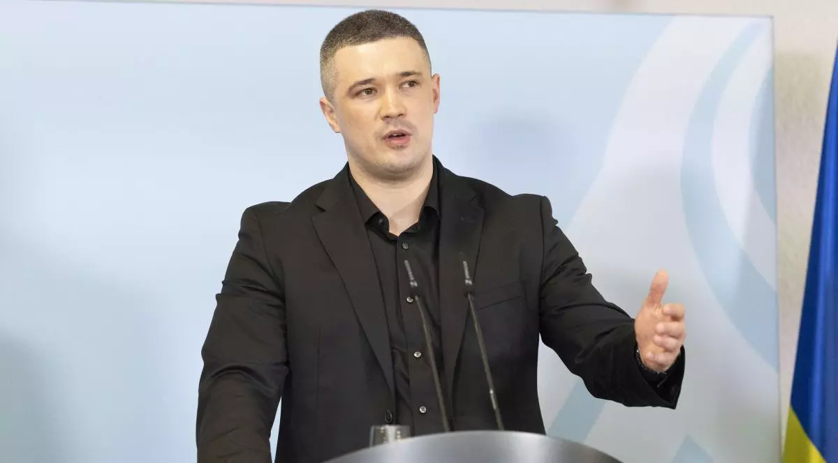 Mihailo Fedorov vorbește în cadrul unei conferințe de presă susținute după reuniunea virtuală de astăzi a Grupului de Contact pentru Ucraina, la 15 aprilie 2026, la Berlin, Germania