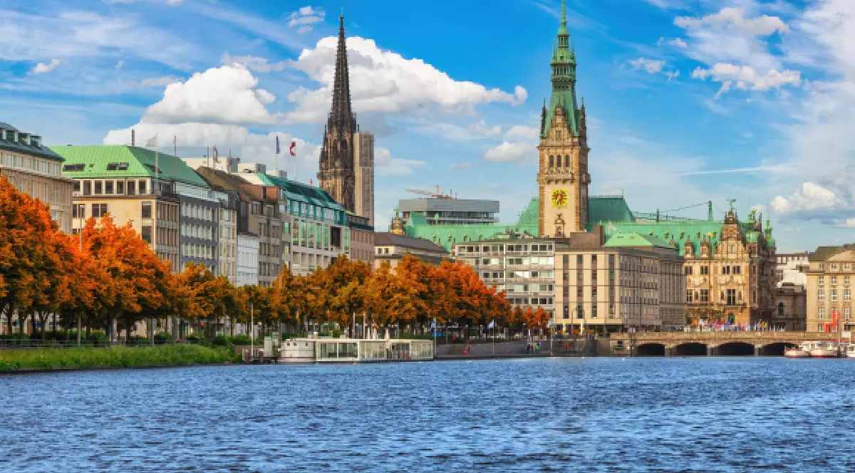 Imagine asupra orașului Hamburg, lângă apă