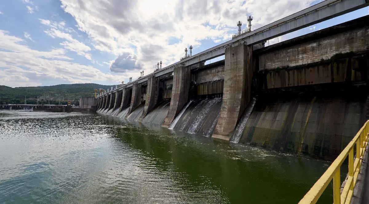 Zona de cădere a apei la hidrocentrala Porțile de Fier 1