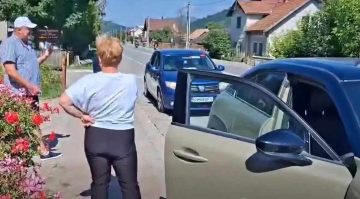 Primarul și soția sa au rămas pe jos. Sursă foto: Captură video Facebook /Iași TV Life.