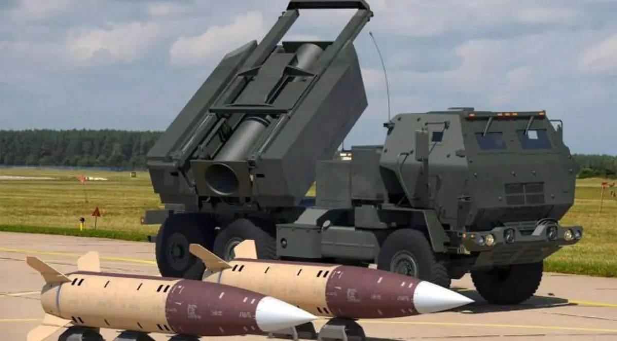 Rachete MGM-140 ATACMS cu vehiculul lor de lansare HIMARS. Imagine cu caracter ilustrativ Foto: Profimedia