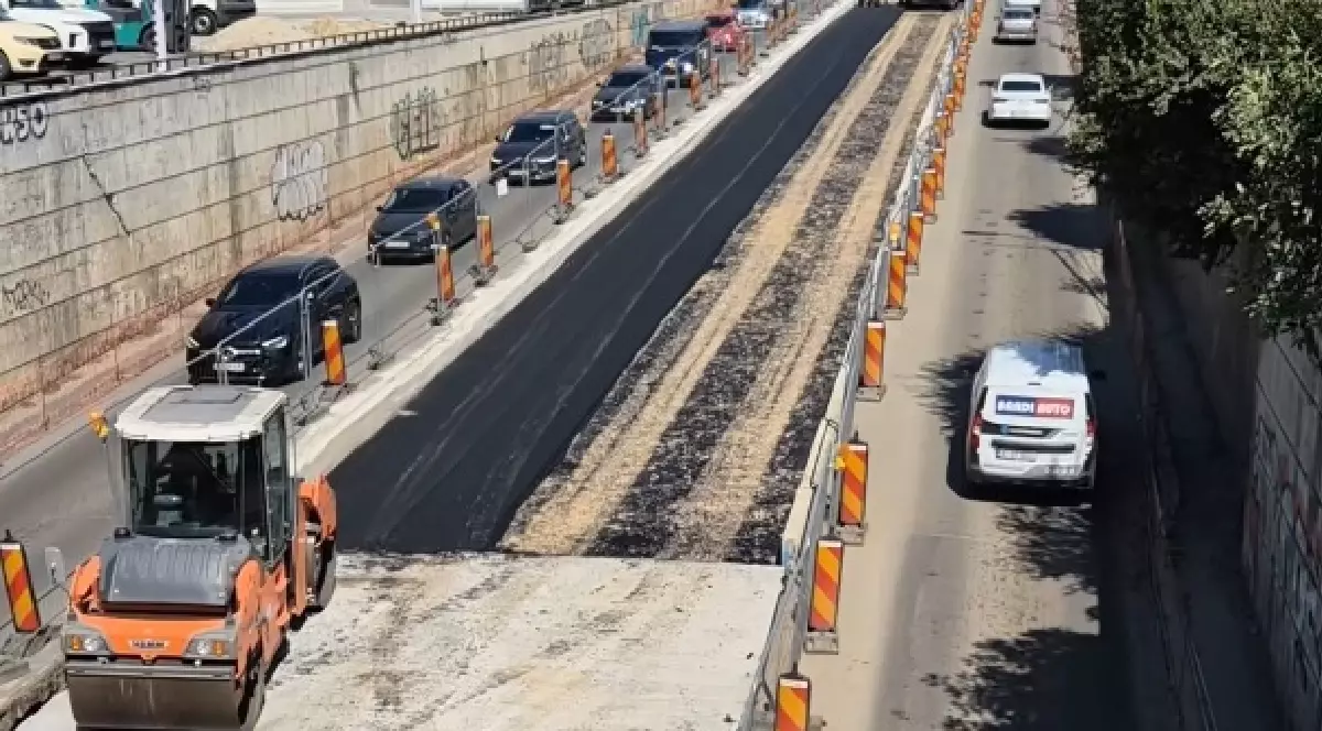 Constructorul se pregătește să monteze noile șine la Podul Constanța, din București, pe lotul 4 al șantierului de modernizare a infrastructurii de tramvai.