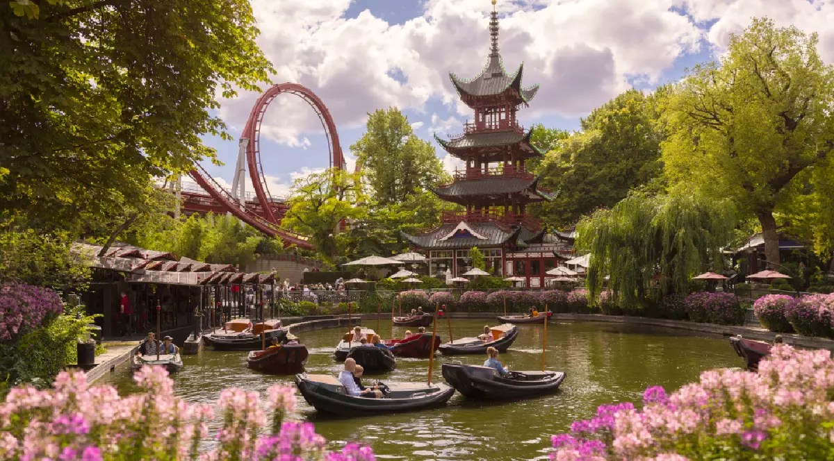 Barcute în parcul de distracții Tivoli, din Copenhaga