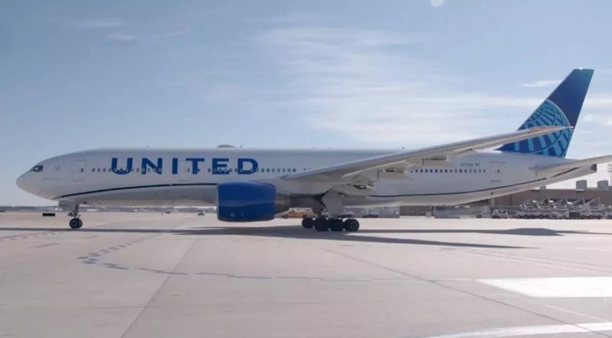 O aeronava United Airlines pe pistă