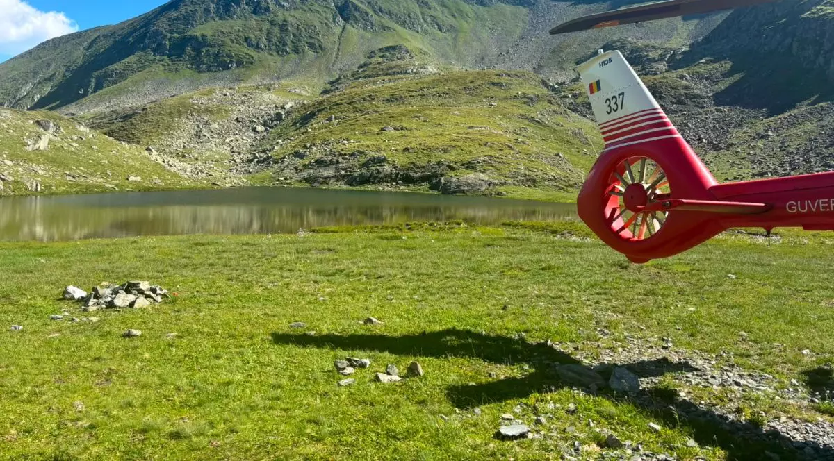 Coada unui elicopter aterizat în Munții Făgăraș, în apropiere de Vârful Moldoveanu, 11 august 2026