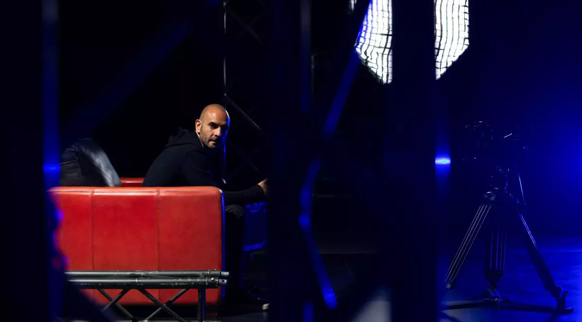 Octav Guran prezintă emisiunea „Adevăr sau legendă” la Kanal D