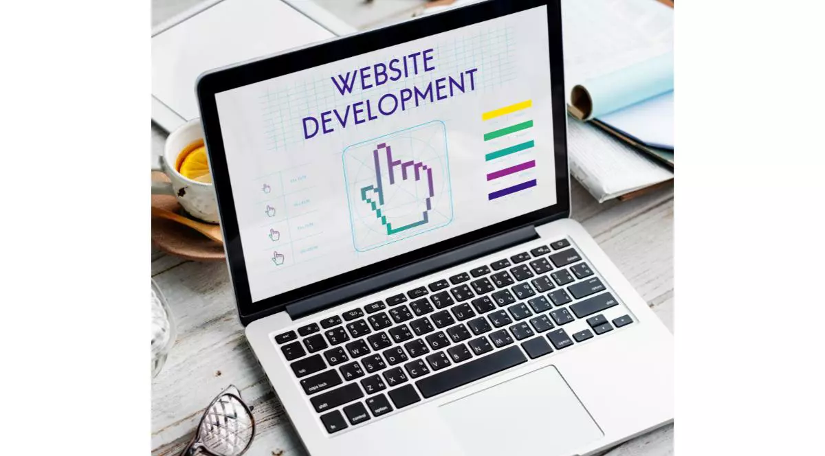 Ce arată experiența Dev-Factory despre dezvoltarea și mentenanța site-urilor de afaceri