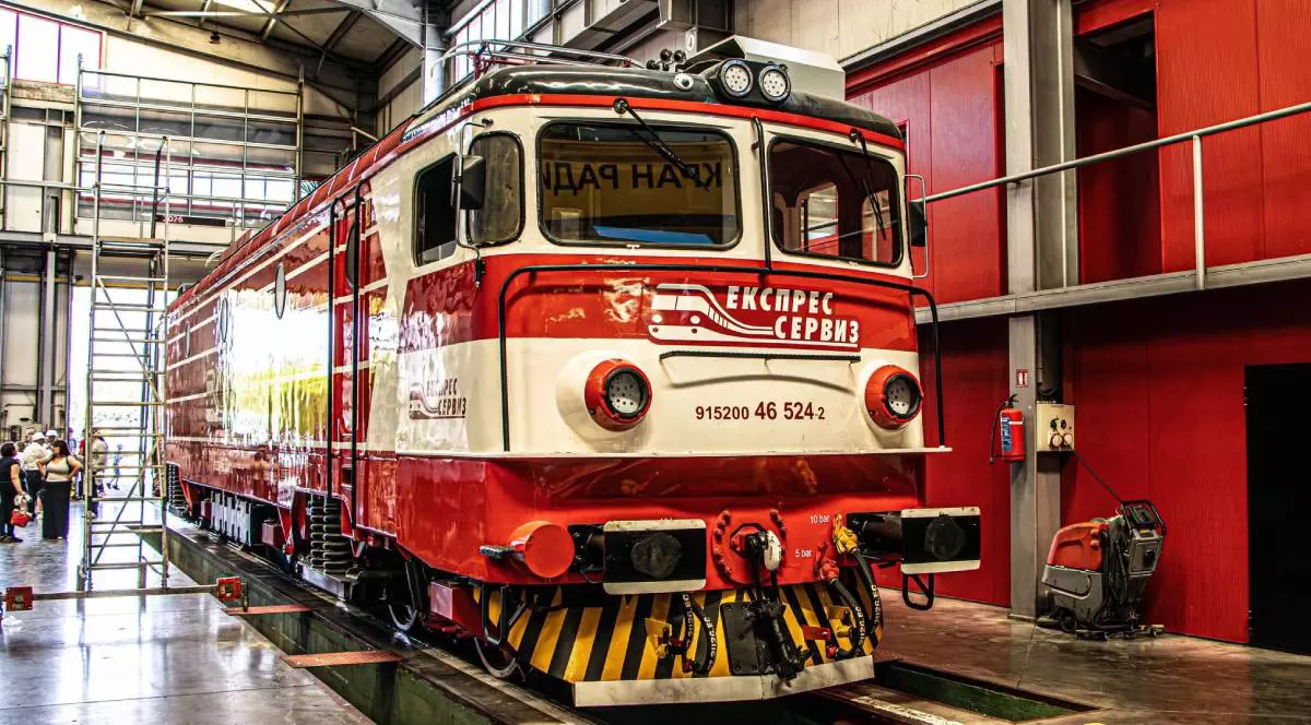 46 524-2, ex CFR Marfă, fabricație Electroputere Craiova 1981, expusă publicului larg cu ocazia evenimentului organizat de către actualul proprietar - Express Service Bulgaria.