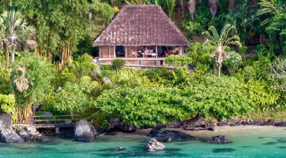 Căsuță-bungalow din resortul Tsara Komba