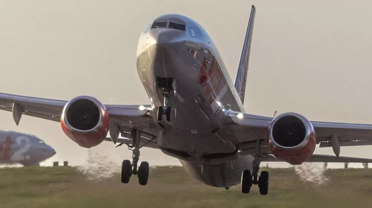 Pilot cu infarct la 9.000 de metri în zbor Jet2