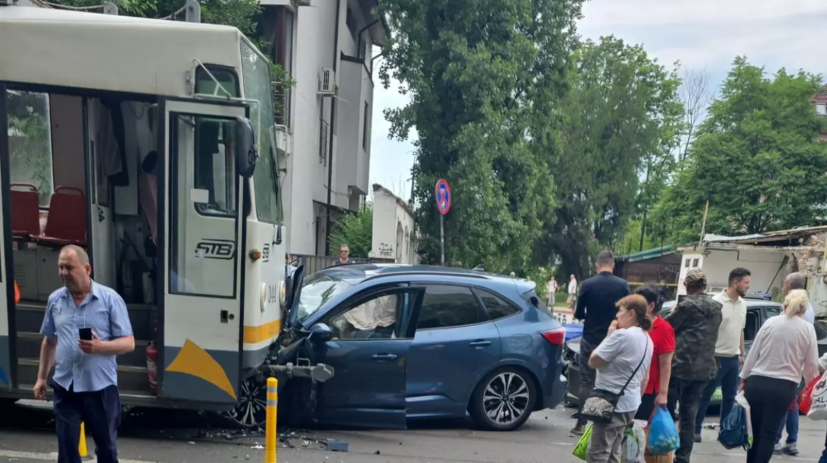 Accident pe linia 5 din București