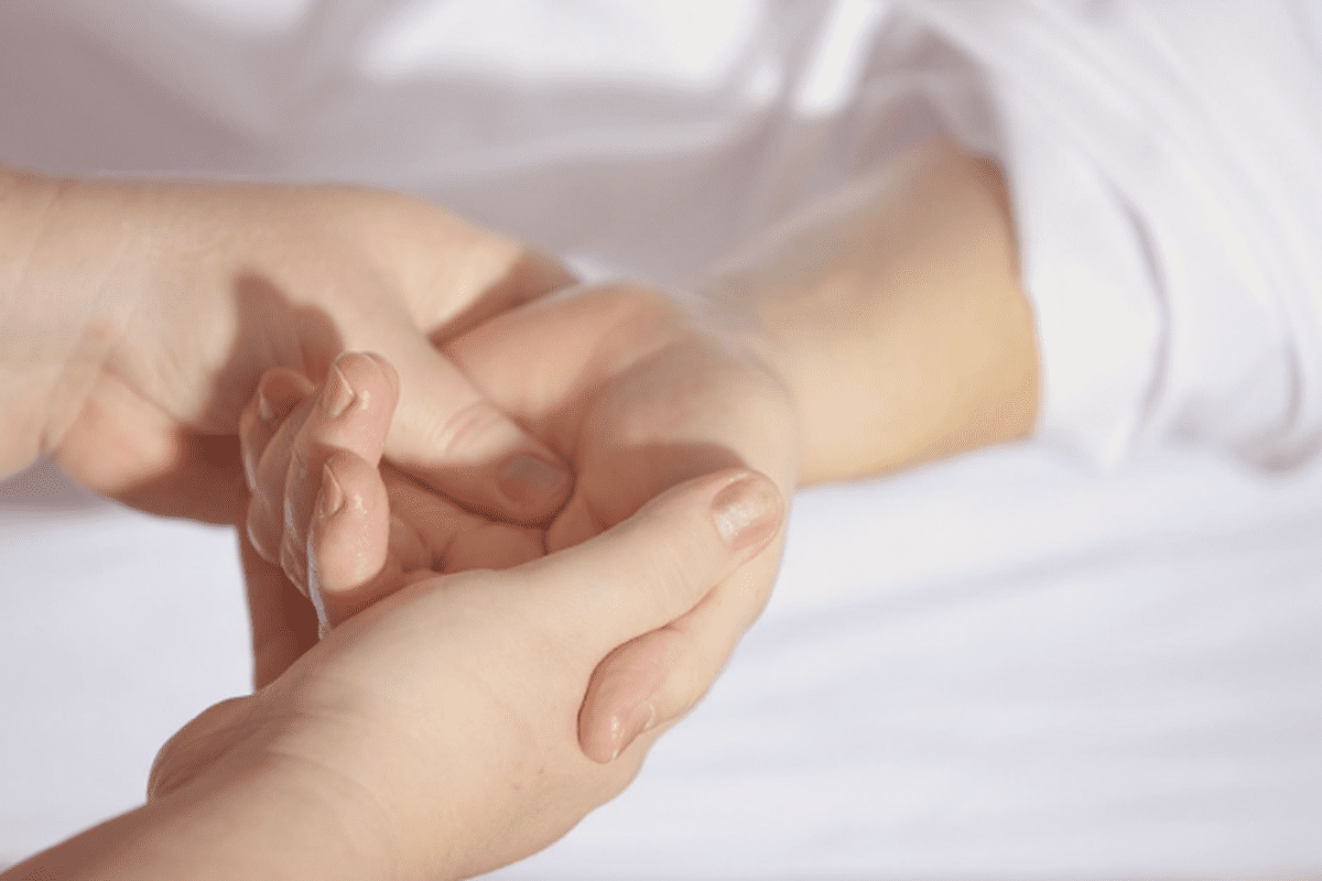 cauzele amortirii mainilor in timpul somnului