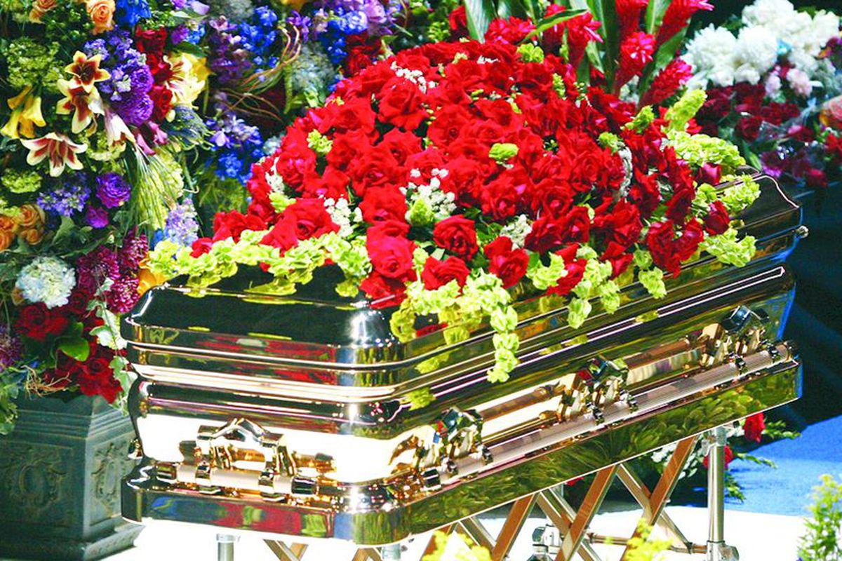 Sicriul Lui Michael E La Forest Lawn Entertainment Stiri Mondene Libertatea Libertatea