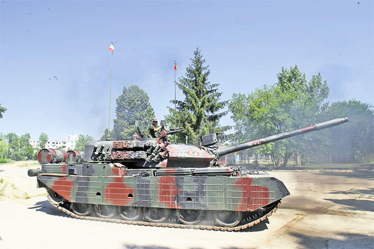 Ne Am Plimbat Cu Tancul Romanesc Tr 85m1 Foto Stiri Libertatea Libertatea