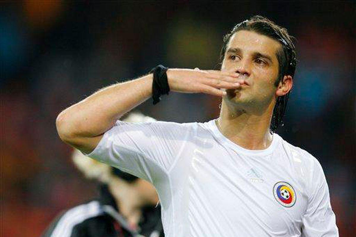 Emoţionant Cristi Chivu Despărţire Cu Ochii In Lacrimi Iată