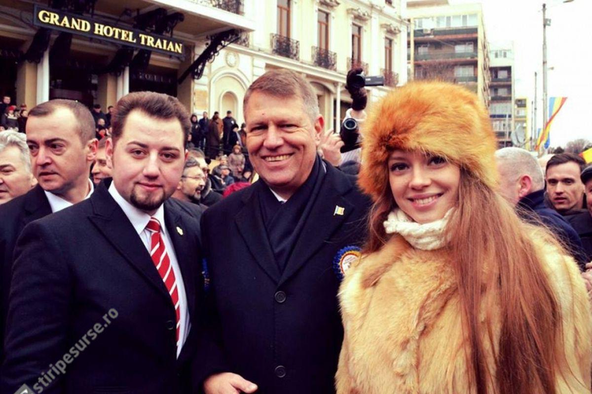 Klaus Iohannis S A Pozat Cu Miss Romania Politică Stiri