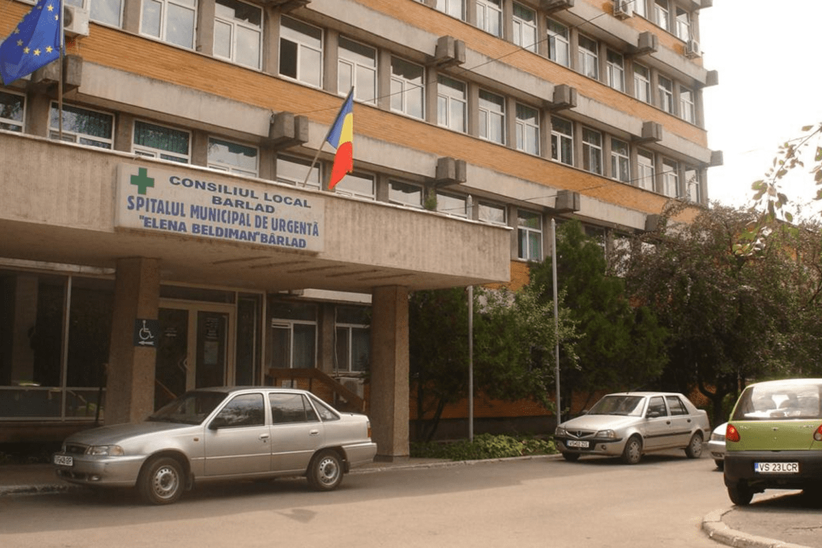 Pacientă In Stare Gravă Cărată Pe Brațe De Pompieri Rampa Spitalului De Urgență Din Barlad Este Inutilizabilă Stiri știri Romania Libertatea Libertatea