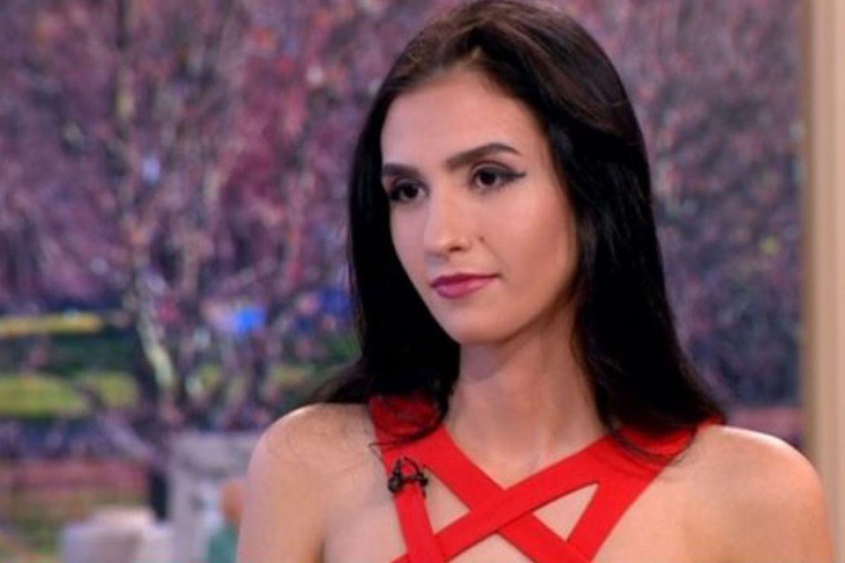Cum Au Reacționat Părinții Romancei Care Iși Vinde Virginitatea Libertatea