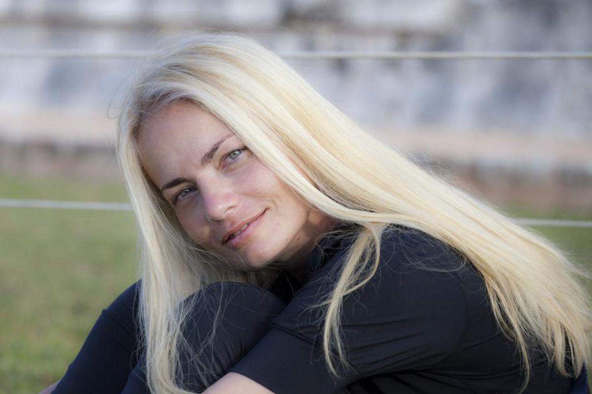 Festivitate De Retragere Pentru Fosta Portăriță A Echipei De Handbal Rapid Frumoasa Cristina Dogaru Libertatea