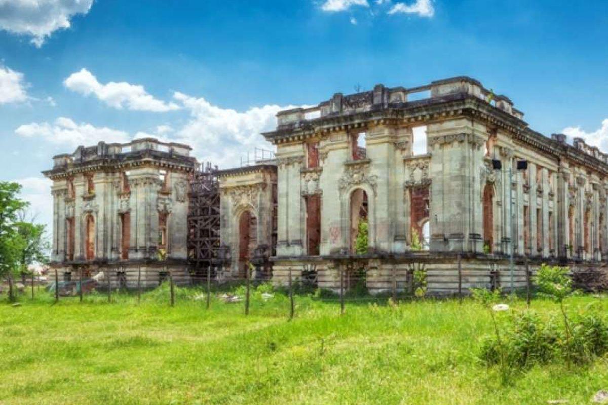 Cele Mai Frumoase Locuri Din Prahova Care Ar Fi Bantuite Mii De Turiști Vin Să Le Vadă Atrași De Poveștile Infricoșătoare Libertatea
