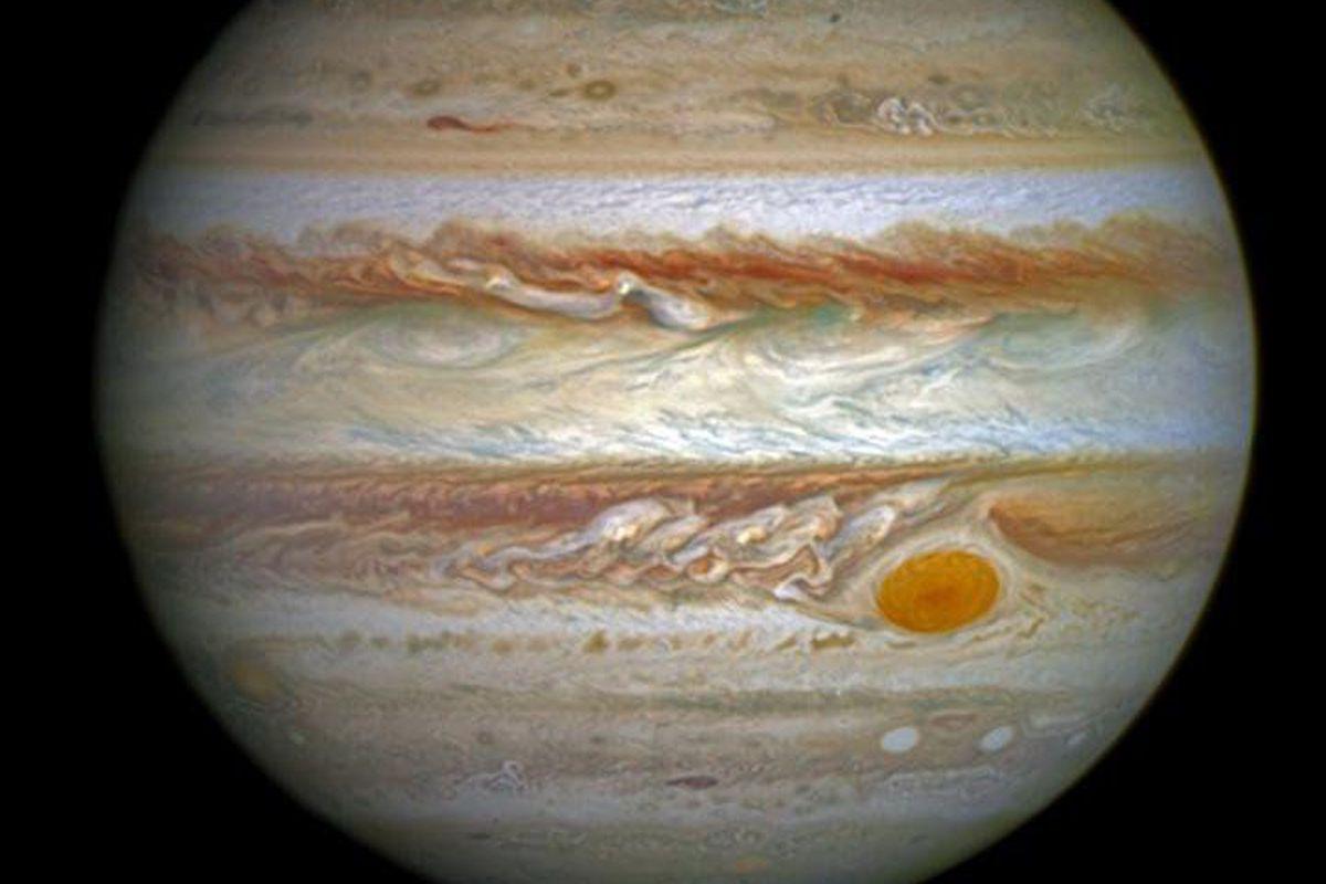 Primele Imagini Cu Marea Pată Roșie De Pe Jupiter Libertatea