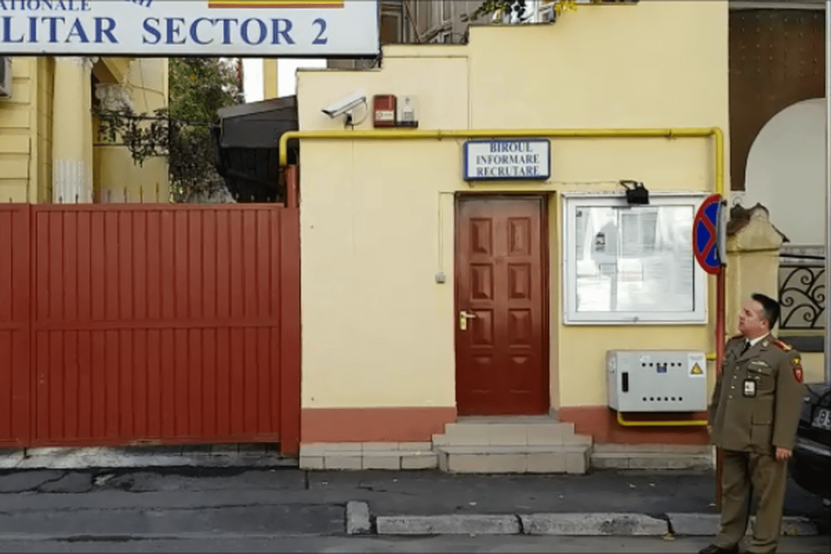 Video șoferi Ratb Si Agenți De Pază Voluntarii Armatei Romane In Caz De Război Libertatea