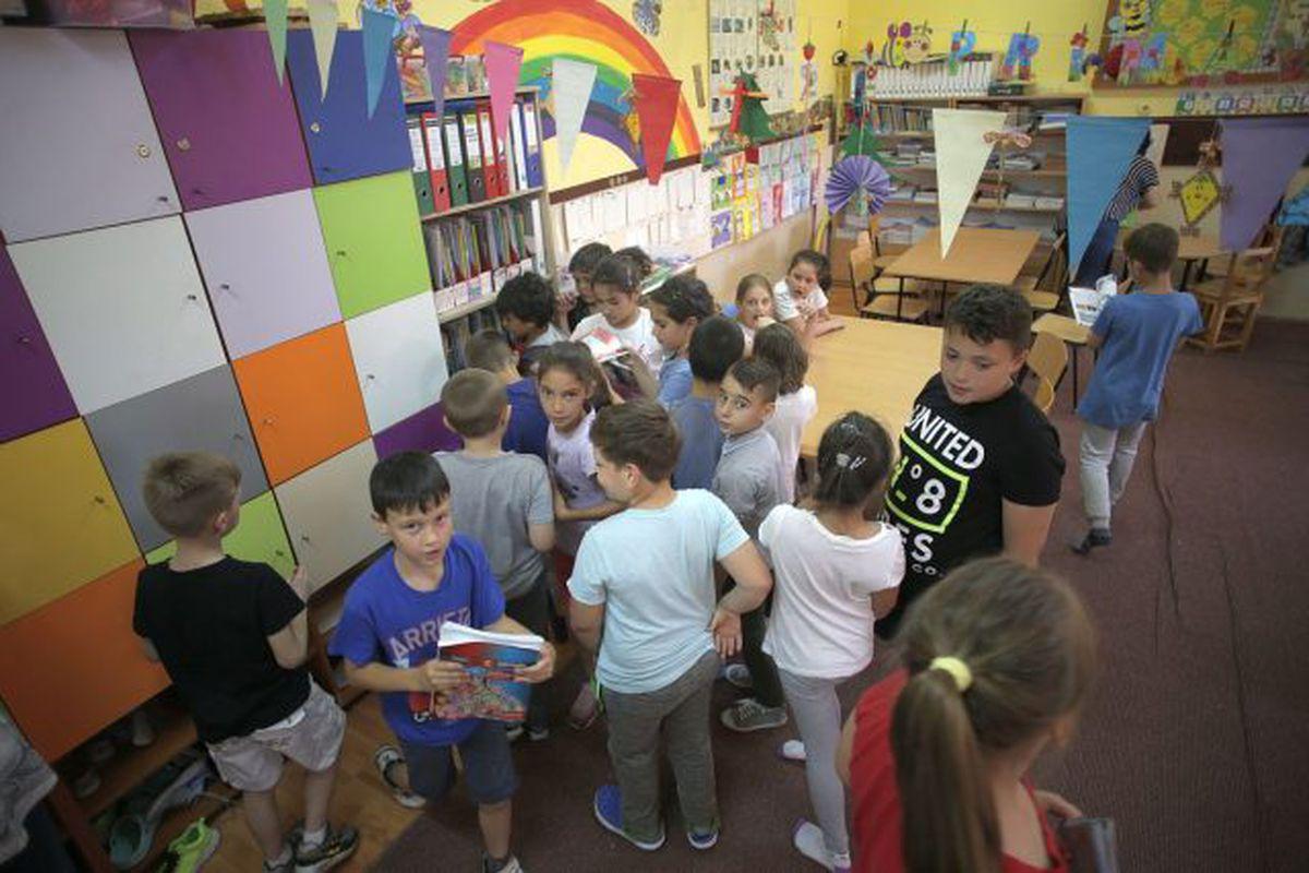 Ziua Invățătorului Sărbătorită Pe 5 Iunie Elevii Nu Vor Face Astăzi Cursuri Libertatea