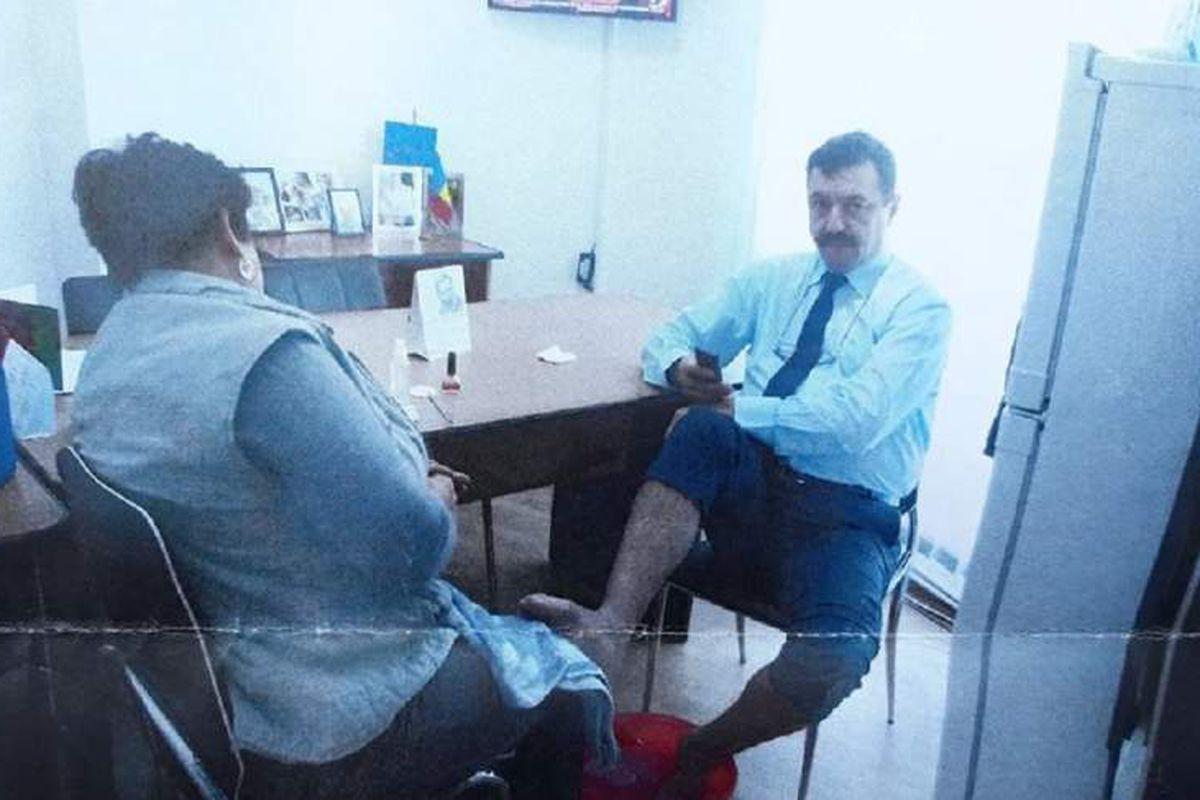 Un Director Din Primăria Targu Jiu A Pus Femeia De Serviciu Să L