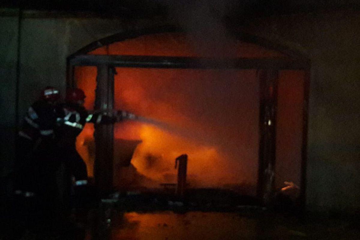 Incendiu La O Fabrică De Mobilă Din Targoviște Județul Dambovița Libertatea
