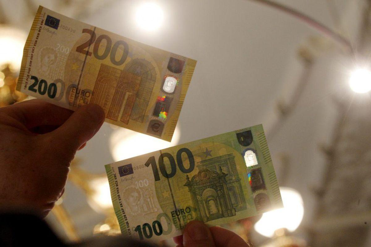 Bce Pune In Circulaţie Noile Bancnote De 100 Si 200 De Euro Libertatea