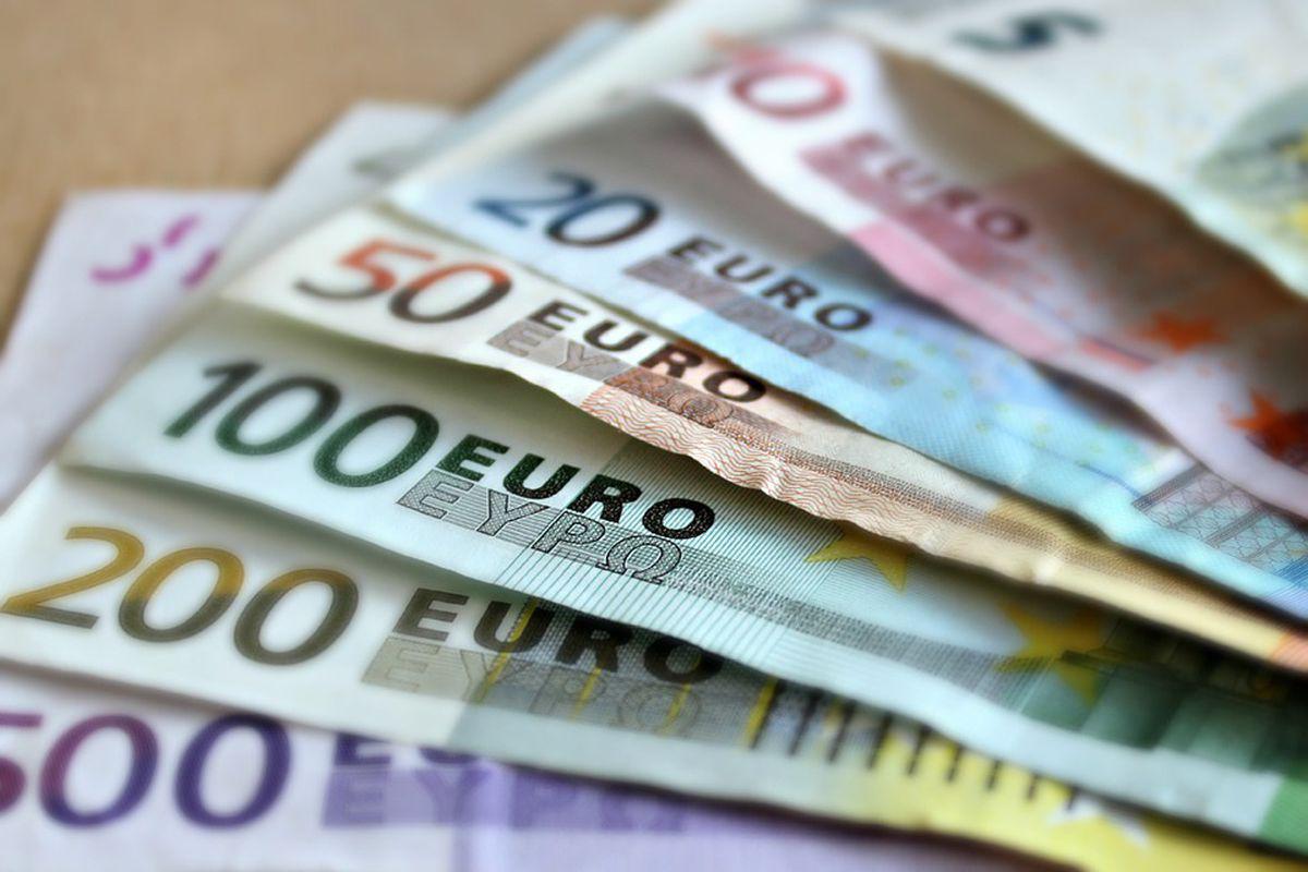 Curs Valutar 19 August 2019 Leul S A Depreciat In Raport Cu Euro Libertatea