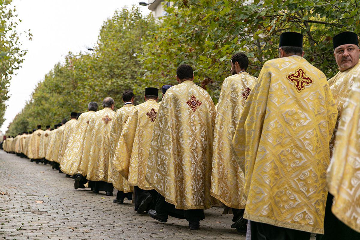 In Plină Pandemie Preoții Merg Din Casă In Casă Cu Sfințirea Stiri știri Romania Libertatea Libertatea