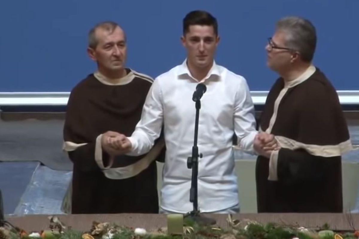 Steliano S A Botezat Filip E Penticostal și A Făcut Pasul Inainte De A Pleca In Cantonament Fotbal Sport Libertatea Libertatea