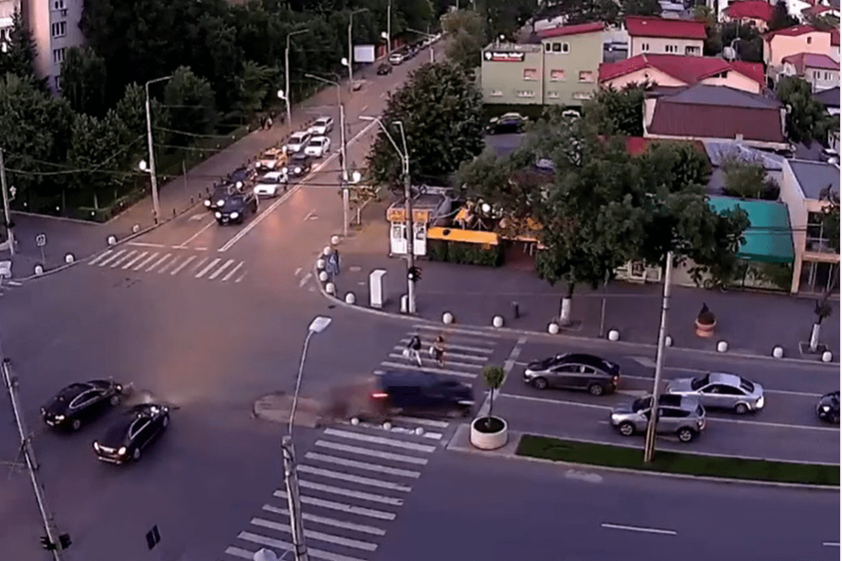 Carambol Cu 6 Mașini In București Doi Pietoni La Un Pas De