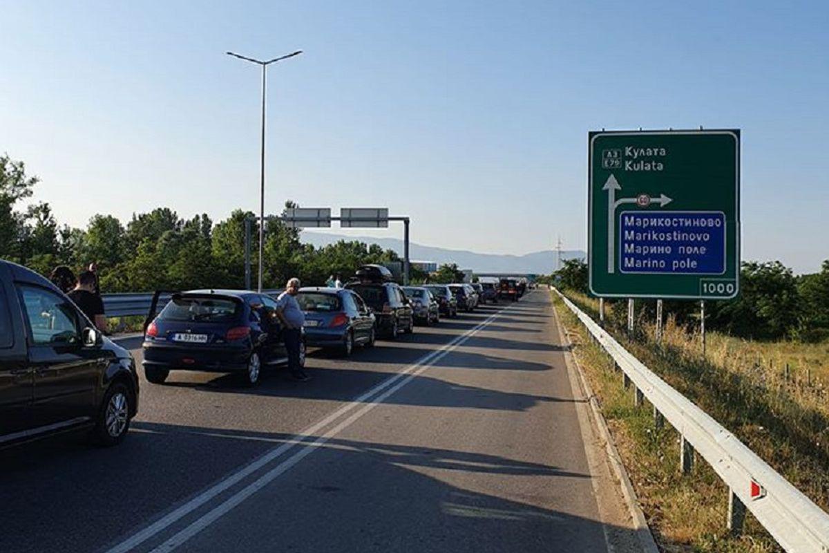 Galerie Foto Turiștii Romani Stau Din Nou La Cozi Kilometrice La Intrarea In Grecia In 30 De Minute Am Inaintat Zece Metri Reacția Mae Stiri știri Externe Libertatea Libertatea