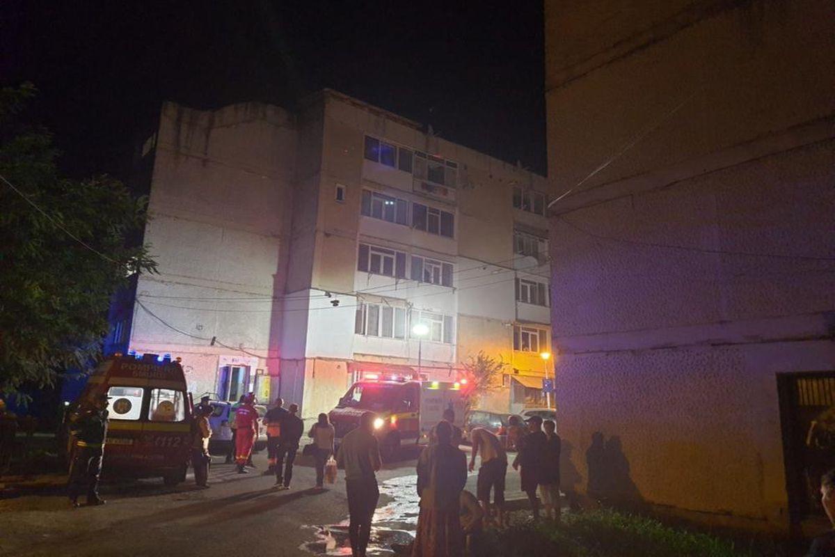 Zeci De Persoane Au Fost Evacuate Dintr Un Bloc Din Piatra Neamț Din Cauza Unui Incendiu Focul Ar Fi Fost Pus Intenționat Stiri știri Romania Libertatea Libertatea