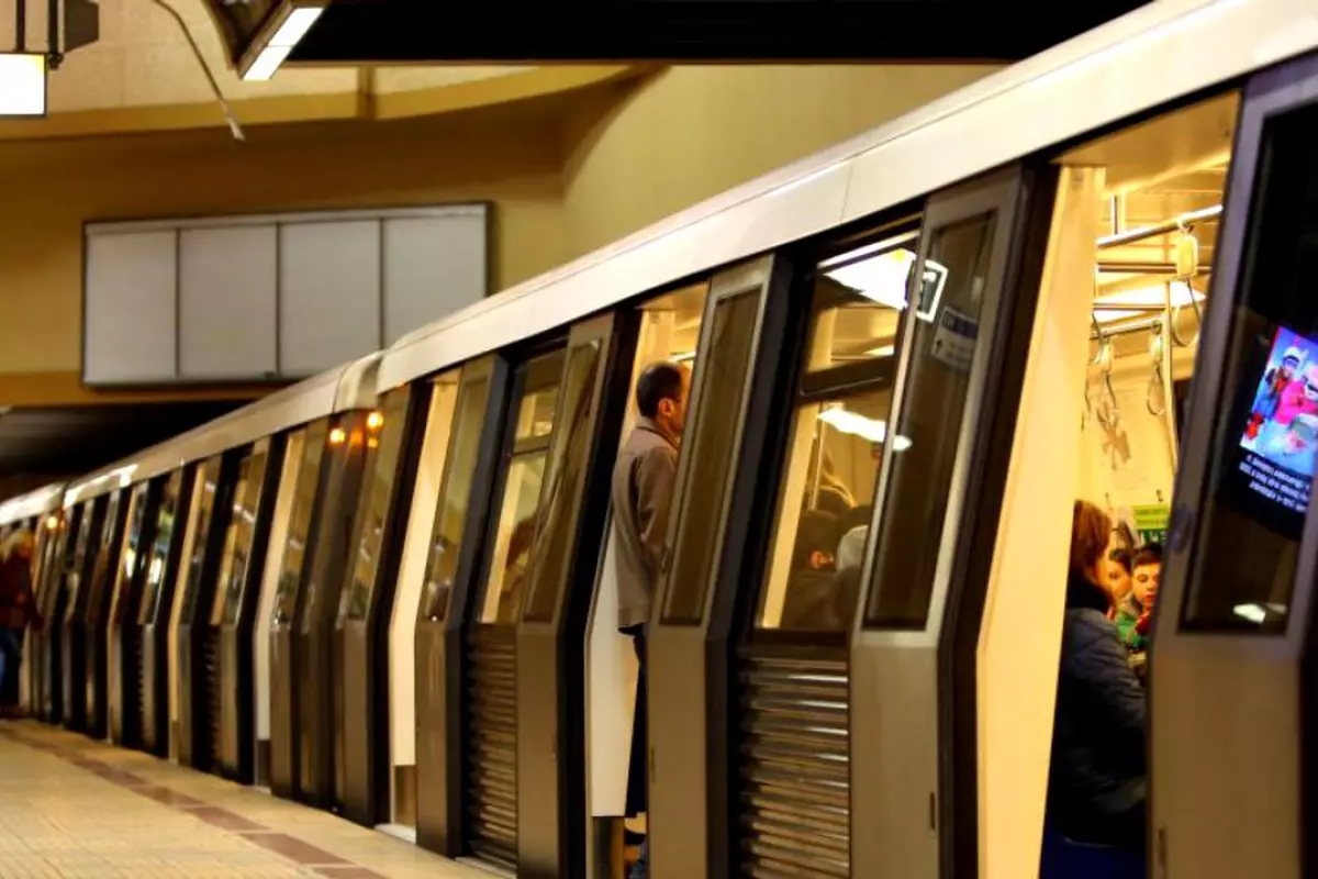 Programul Metrorex È™i Ratb De Revelion Metroul 16 Linii De Autobuze È™i Trei Linii De Tramvai Vor Circula Inclusiv In Noaptea De Anul Nou Libertatea