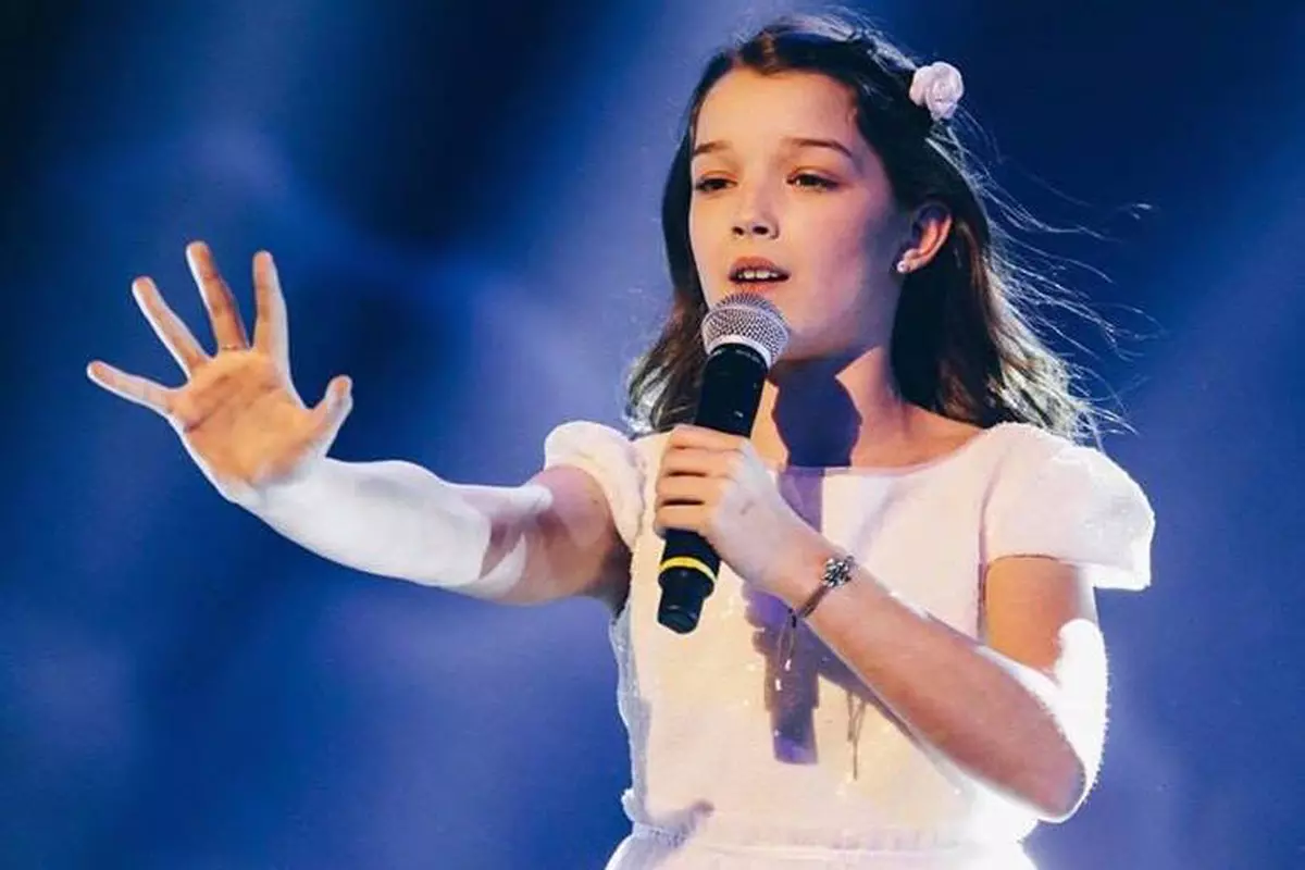 Eva Jumatate Romanii Au Talent